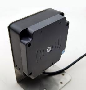 Konzervované smetiarske auto namontované na vozidle UHF RFID čítačka Vodotesná Hromotesná a prachotesná Priemyselná čítačka UHF kariet