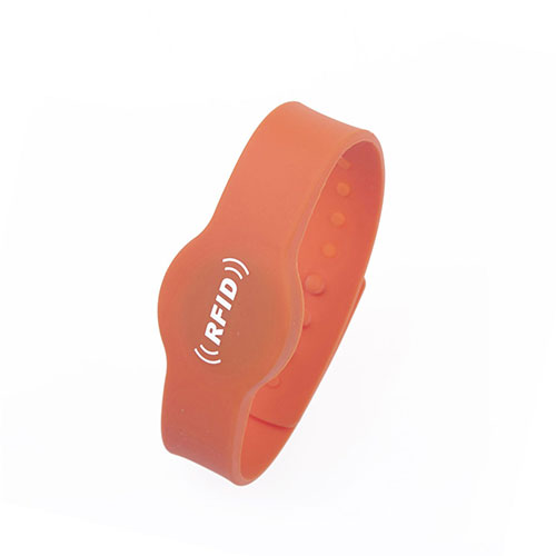 RFID silikónový embosovaný náramok s prackou 4