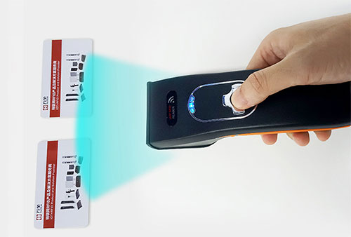Prenosná bluetooth 4-metrová nastaviteľná vzdialenosť 80 metrov 960 MHz 30 dBm ručná UHF RFID čítačka pre inventár 7