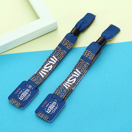 RFID náramok <a href=https://rfid-life.com/RFID-Wristband.html target='_blank'>RFID náramok</a> Rádiofrekvenčný indukčný náramok Polyesterový Inteligentný Žakárový náramok