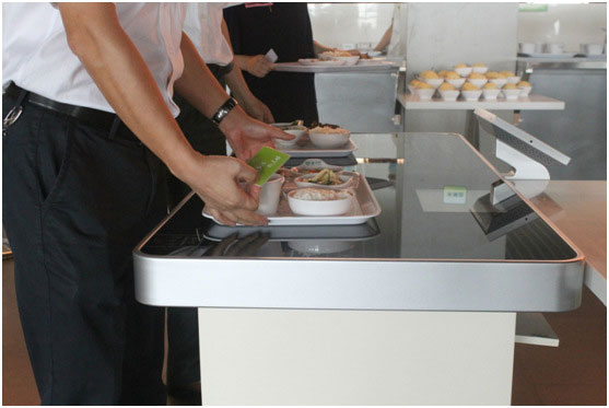 Inteligentný jedálenský stôl RFID s inteligentnými taniermi so samoobslužnou jedálňou zúčtovací systém smart catering zúčtovací systém 2