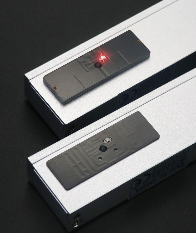 elektronický štítok RFID s ultravysokofrekvenčným pasívnym antikovové polohovanie svetla štítok na nájdenie objektu svetelná pripomienka správa položiek 3